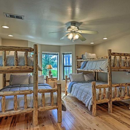 Serene Lakeside Cabin With Decks And Edler Lake Views! パイントップ・レイクサイド エクステリア 写真