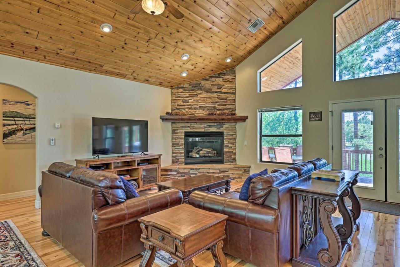 Serene Lakeside Cabin With Decks And Edler Lake Views! パイントップ・レイクサイド エクステリア 写真