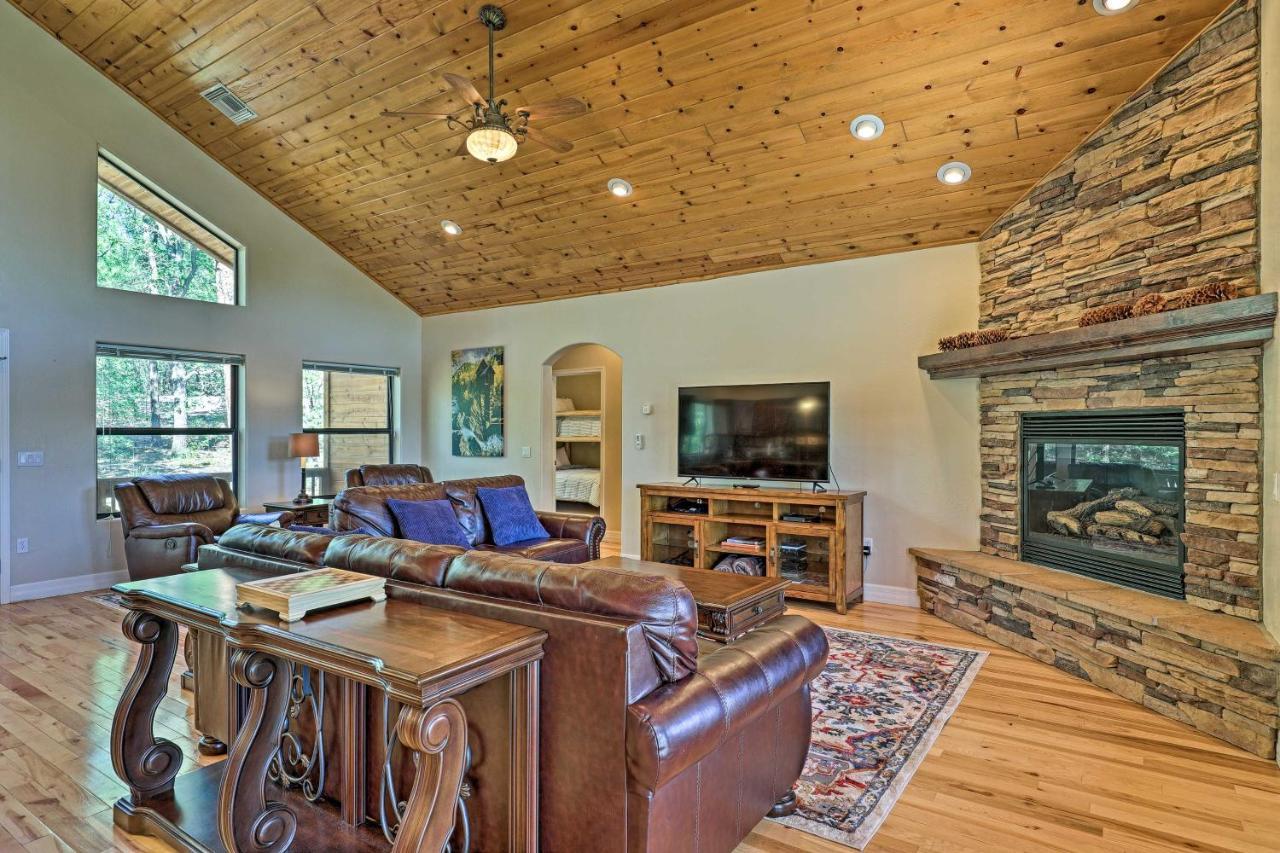 Serene Lakeside Cabin With Decks And Edler Lake Views! パイントップ・レイクサイド エクステリア 写真