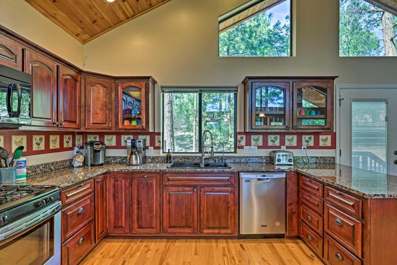 Serene Lakeside Cabin With Decks And Edler Lake Views! パイントップ・レイクサイド エクステリア 写真