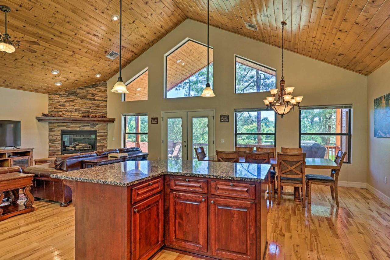 Serene Lakeside Cabin With Decks And Edler Lake Views! パイントップ・レイクサイド エクステリア 写真